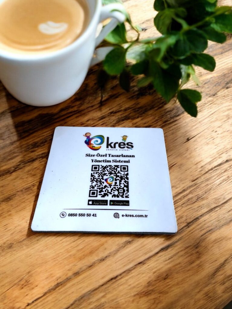 Kauçuk bardak altlığı, iğne desen alt kauçuk taban, 9 cm x 9 cm, PVC kaplamadır.
Mekanlarınız da prestij ve hijyenin en güzel reklam ürünü, bira altlığı, sunum ve ikramlarınızın logo baskılı kauçuk bardak altlığı olarak imalat yapılır.

Ürünlerimiz; 2,6 mm kalınlıkta 8,75 cm ve 9,00 cm çapta oval veya kare şeklinde üretilmektedir.
Minimum Sipariş: 5.000 Adet
Teslimat Süresi: 7- 12 İş Günü